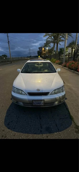 1998 Lexus ES 3rd Gen - Image 5 of 9