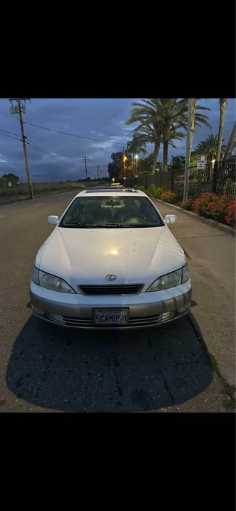1998 Lexus ES 3rd Gen - Image 2 of 9