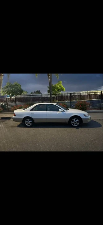 1998 Lexus ES 3rd Gen - Image 4 of 9