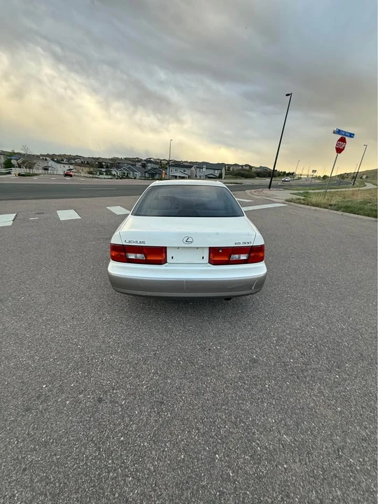 1998 Lexus ES 3rd Gen - Image 5 of 9