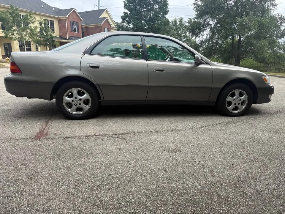 1998 Lexus ES 3rd Gen - Image 3 of 9