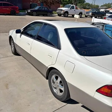 1998 Lexus ES 300 Sedan 4D