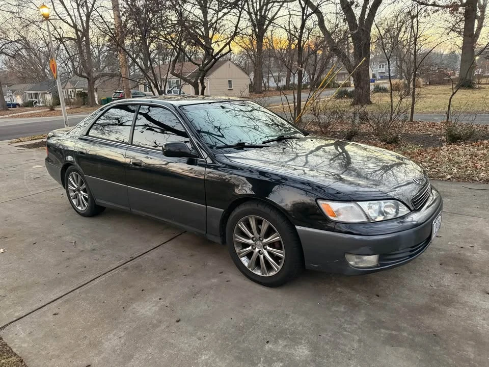 1998 Lexus ES 2nd Gen - Image 2 of 4