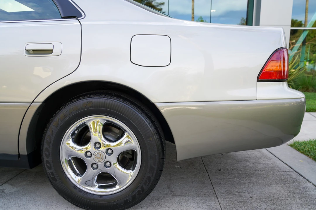 1998 Lexus ES 3rd Gen - Image 19 of 31