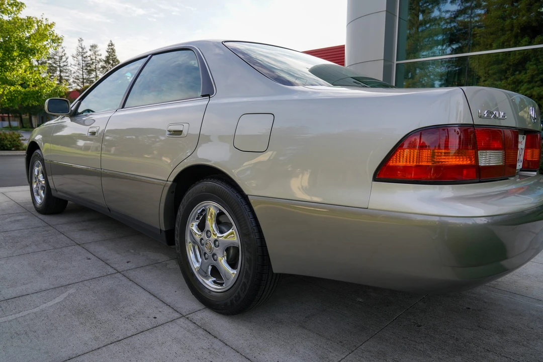 1998 Lexus ES 3rd Gen - Image 21 of 31