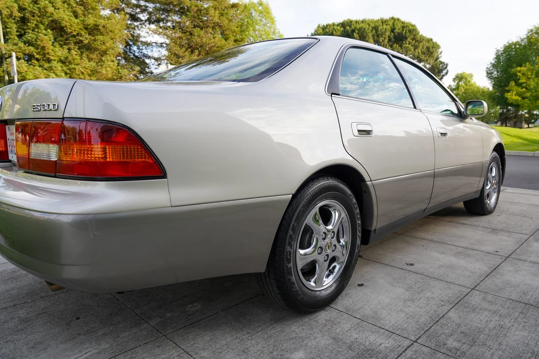 1998 Lexus ES 3rd Gen - Image 23 of 31