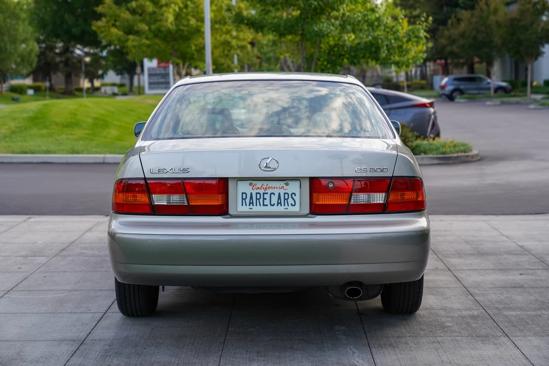 1998 Lexus ES 3rd Gen - Image 21 of 31