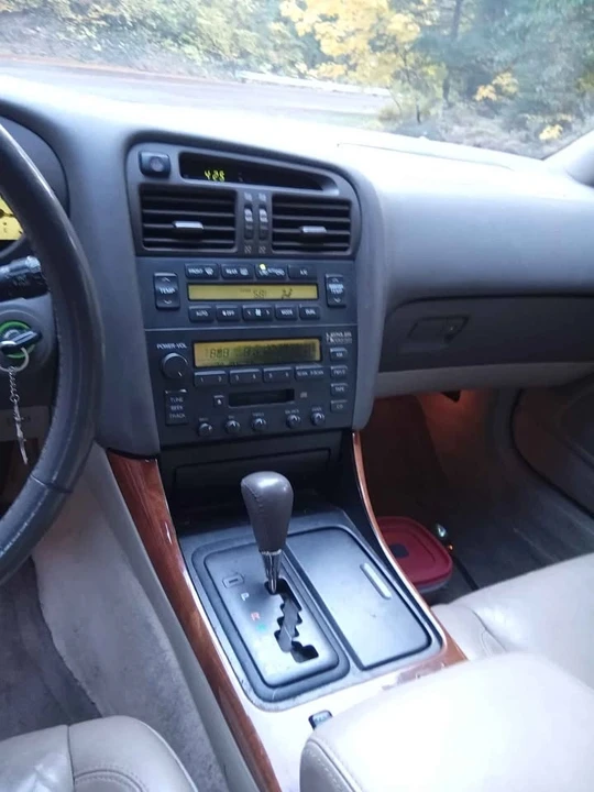 1998 Lexus GS 2nd Gen - Image 18 of 19