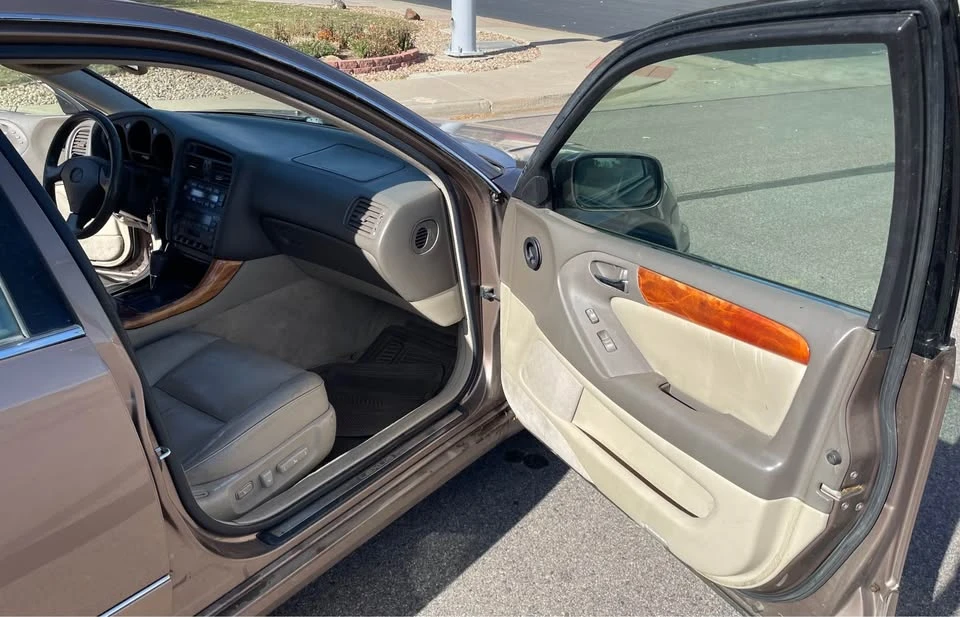 1998 Lexus GS 2nd Gen - Image 12 of 17