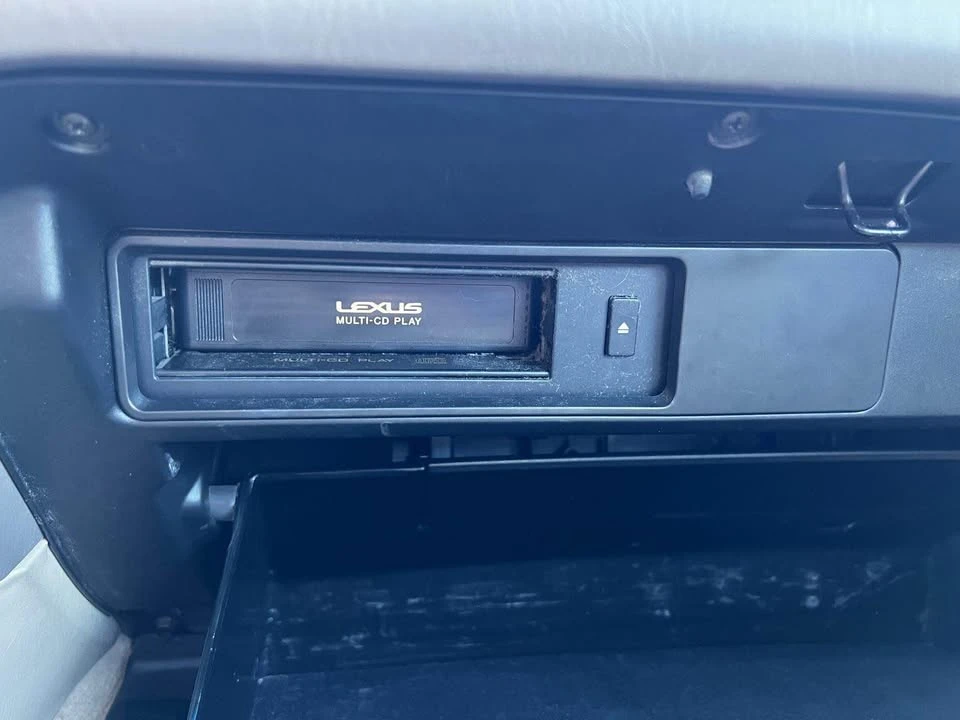 1998 Lexus GS 2nd Gen - Image 10 of 17