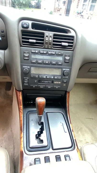 1998 Lexus GS 2nd Gen - Image 11 of 12