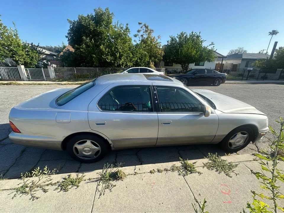 1998 Lexus LS 2nd Gen - Image 2 of 10