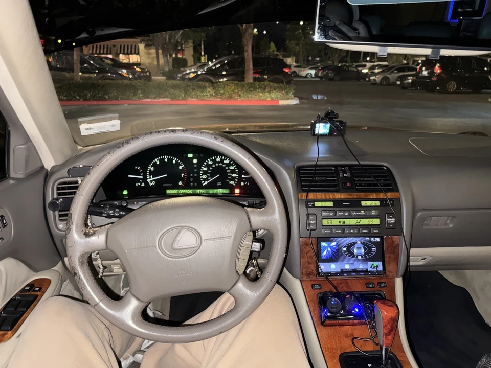 1998 Lexus LS 2nd Gen - Image 11 of 17