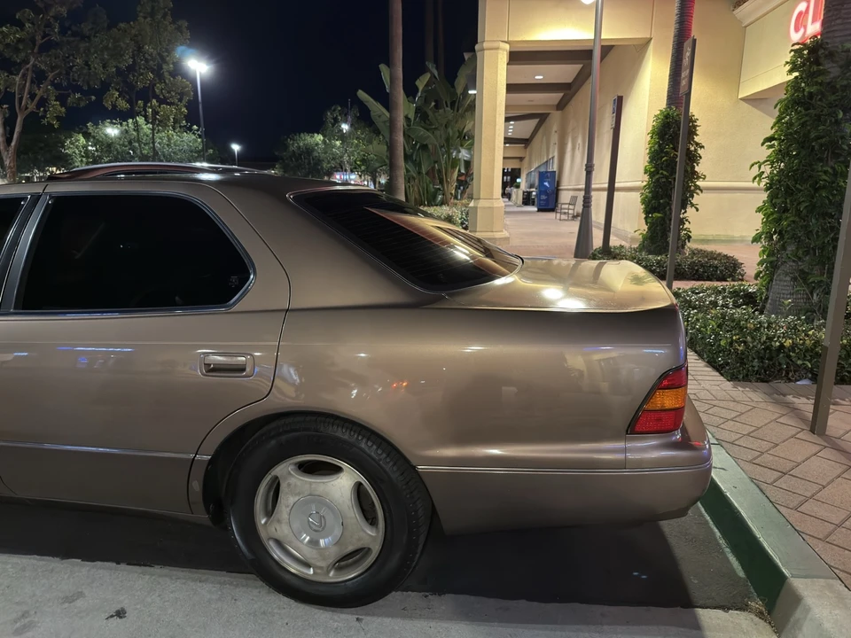 1998 Lexus LS 2nd Gen - Image 2 of 17