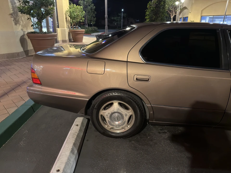 1998 Lexus LS 2nd Gen - Image 9 of 17