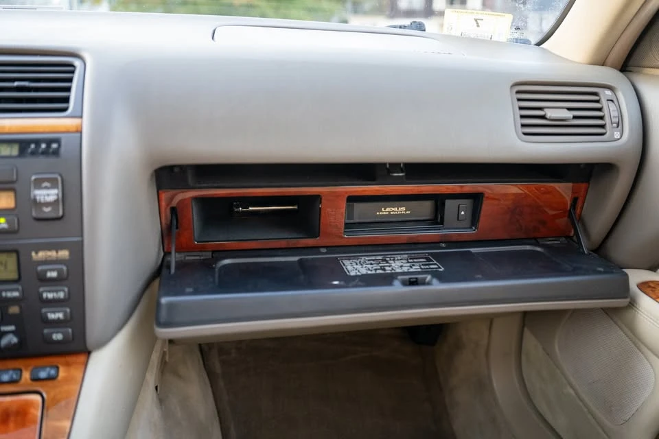 1998 Lexus LS 2nd Gen - Image 11 of 13