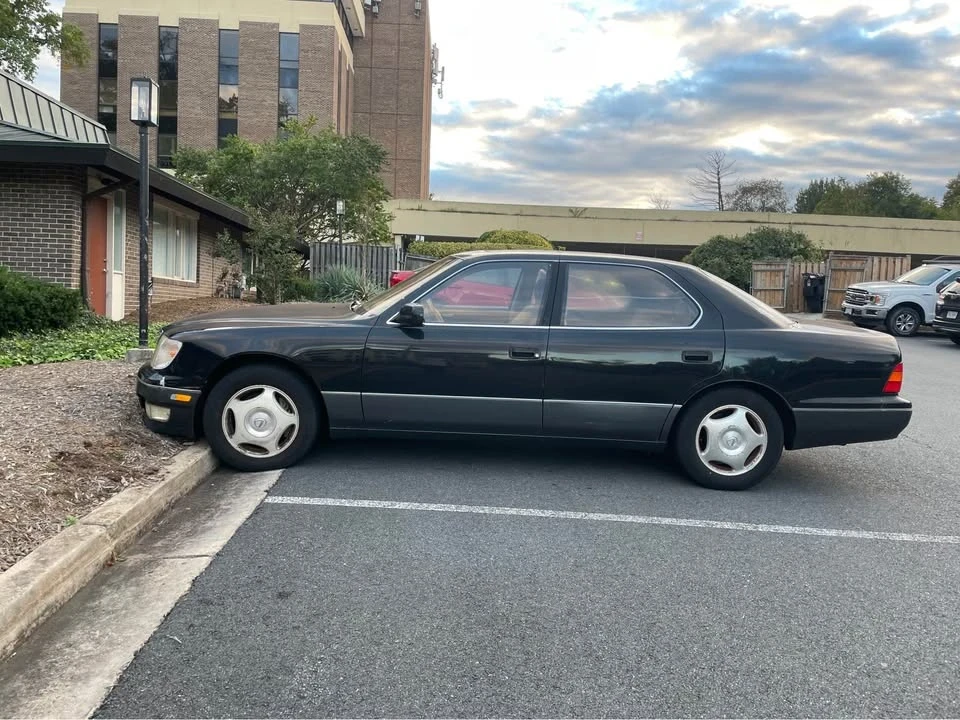 1998 Lexus LS 2nd Gen - Image 2 of 10