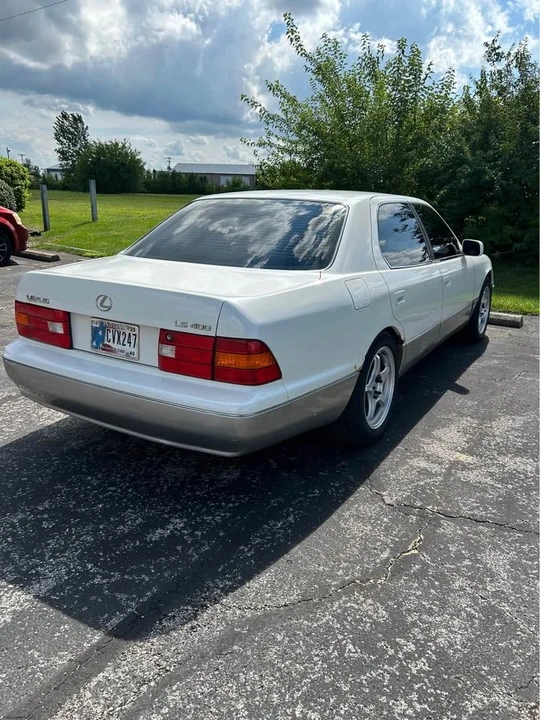 1998 Lexus LS 2nd Gen - Image 2 of 11