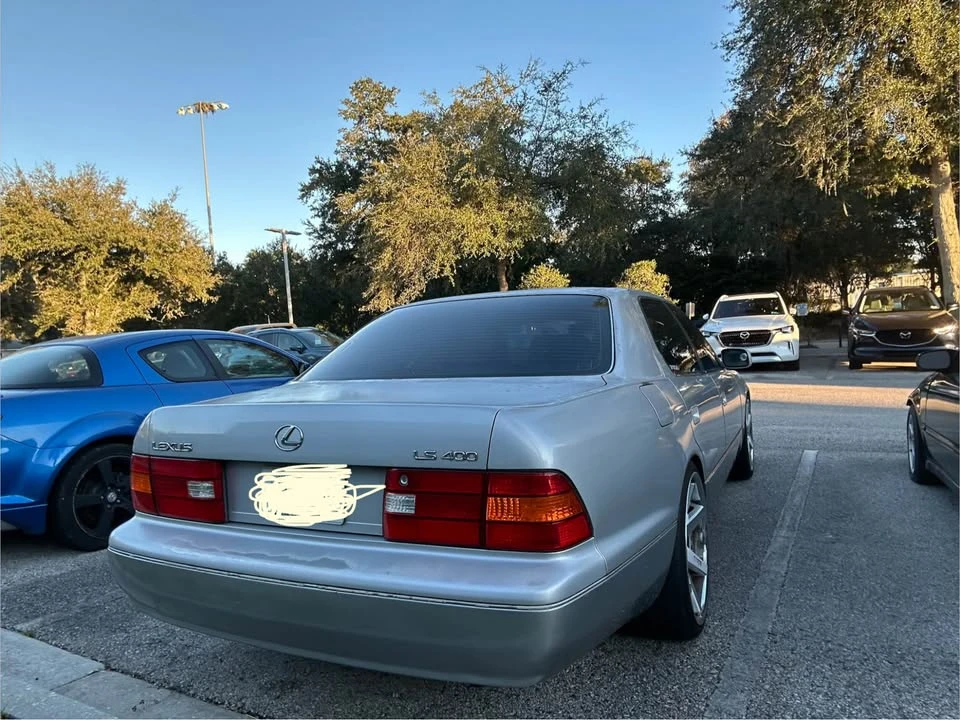 1998 Lexus LS 2nd Gen - Image 3 of 4