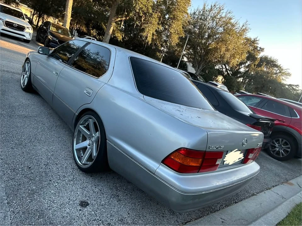 1998 Lexus LS 2nd Gen - Image 4 of 4