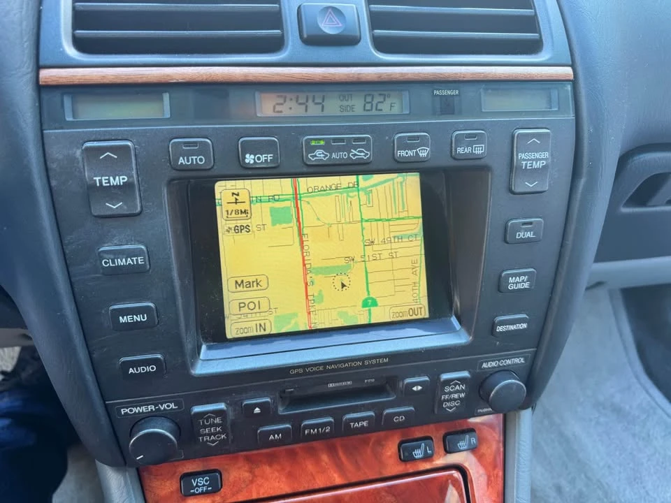 1998 Lexus LS 2nd Gen - Image 12 of 16