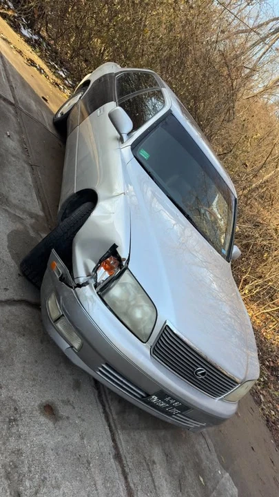 1998 Lexus LS 2nd Gen - Image 3 of 3