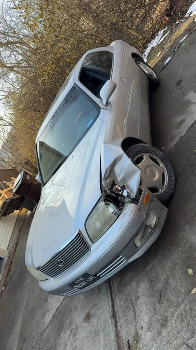 1998 Lexus LS 2nd Gen - Image 2 of 3