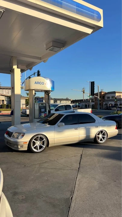 1998 Lexus LS 2nd Gen - Image 2 of 8
