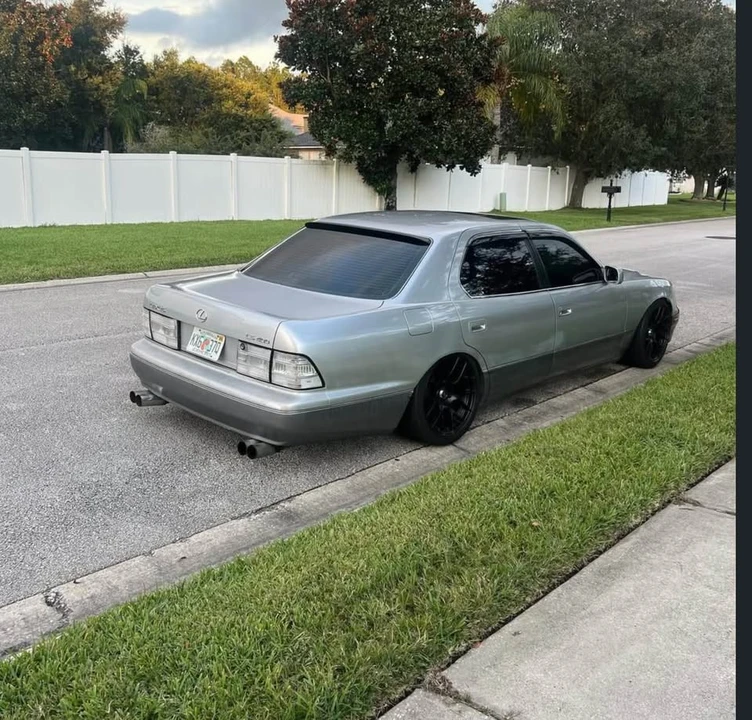 1998 Lexus LS 2nd Gen - Image 2 of 3