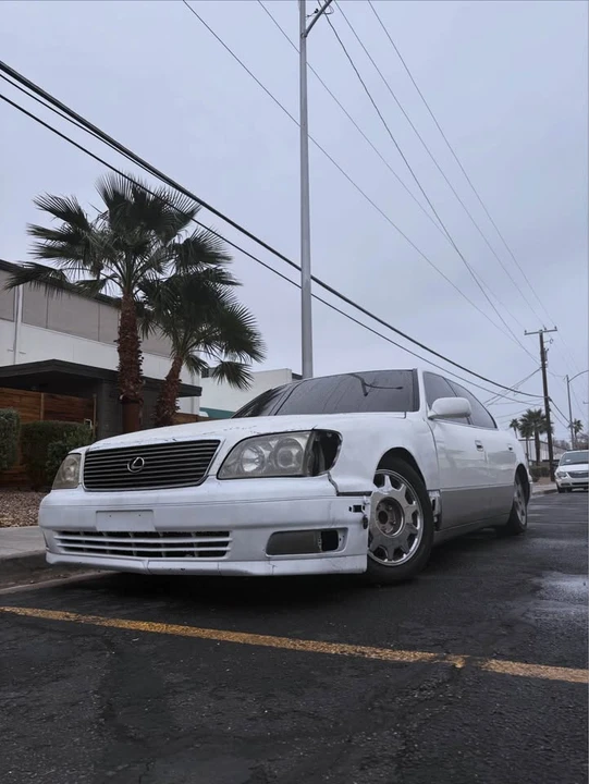 1998 Lexus LS 2nd Gen - Image 4 of 4