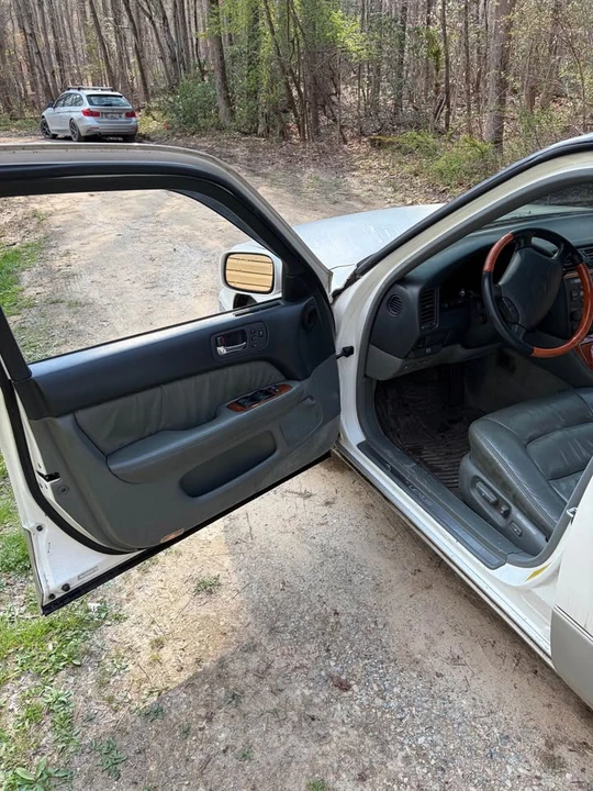 1998 Lexus LS 2nd Gen - Image 6 of 10