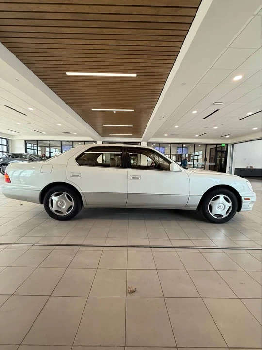 1998 Lexus LS 2nd Gen - Image 2 of 5