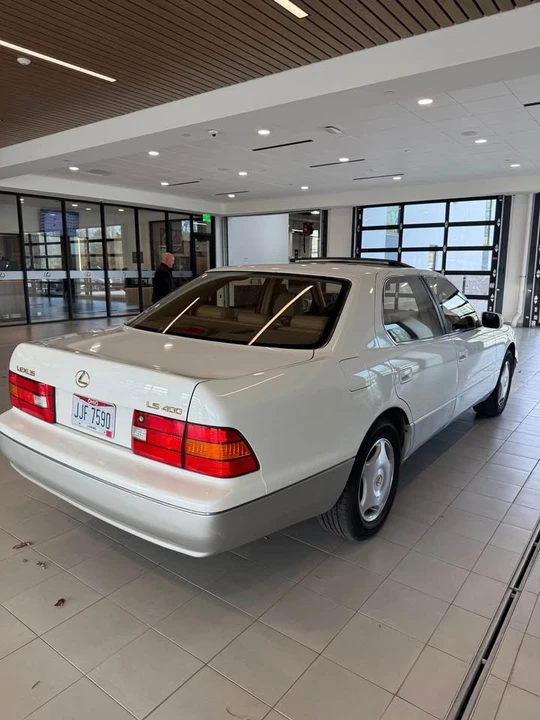 1998 Lexus LS 2nd Gen - Image 3 of 5