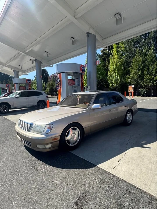 1998 Lexus LS 2nd Gen - Image 2 of 11