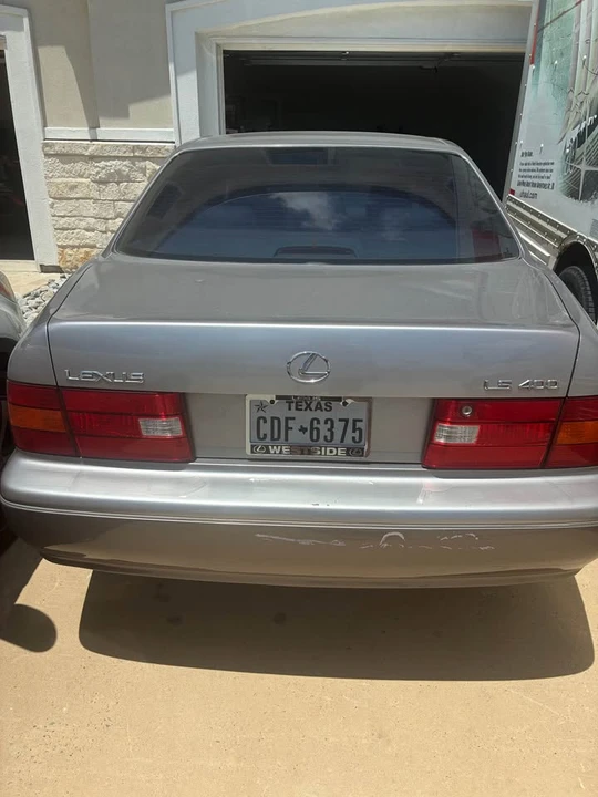 1998 Lexus LS 2nd Gen - Image 2 of 4