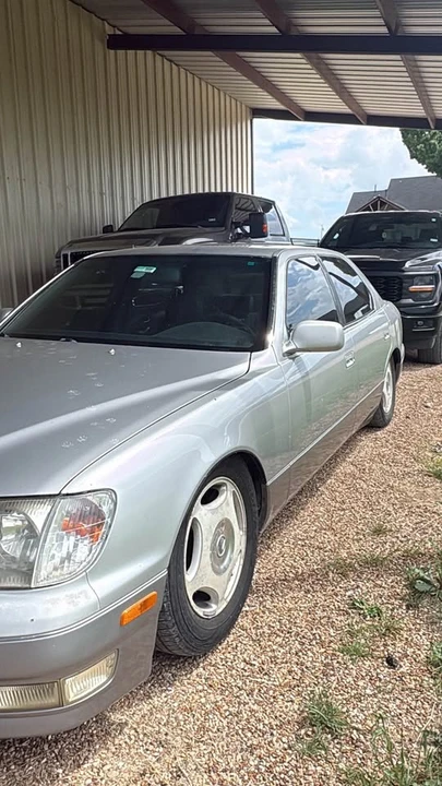 1998 Lexus LS 2nd Gen - Image 3 of 9