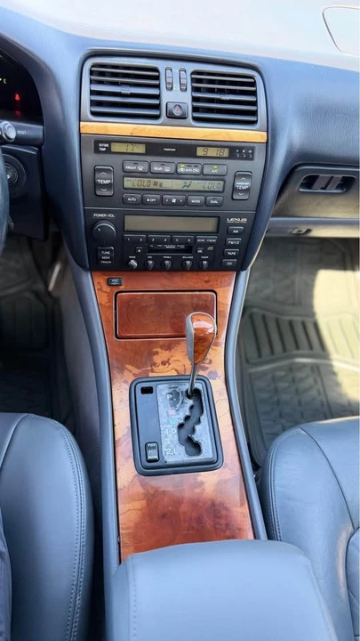 1998 Lexus LS 2nd Gen - Image 18 of 19