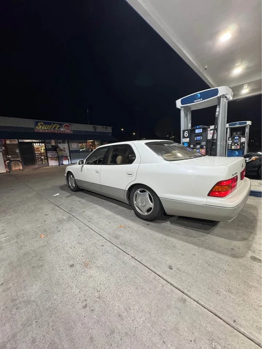 1998 Lexus LS 2nd Gen - Image 3 of 4