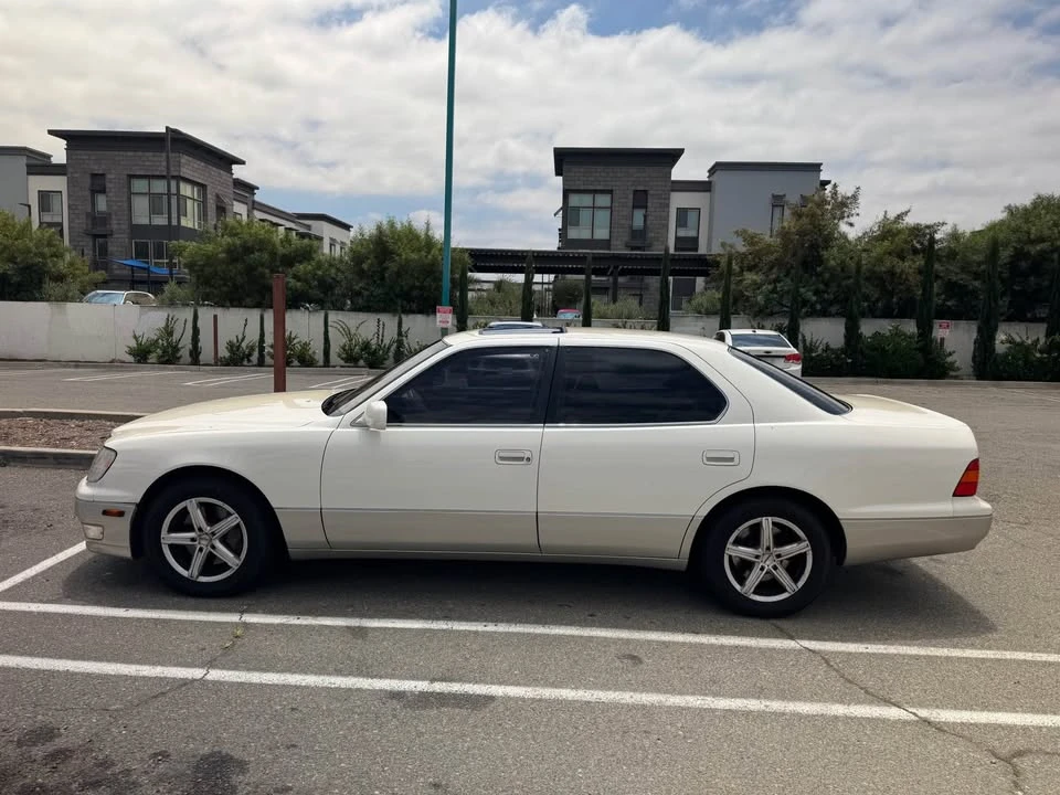 1998 Lexus LS 2nd Gen - Image 10 of 11