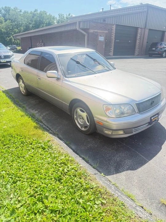 1998 Lexus LS 2nd Gen - Image 2 of 7