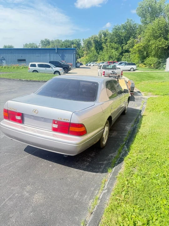 1998 Lexus LS 2nd Gen - Image 3 of 7