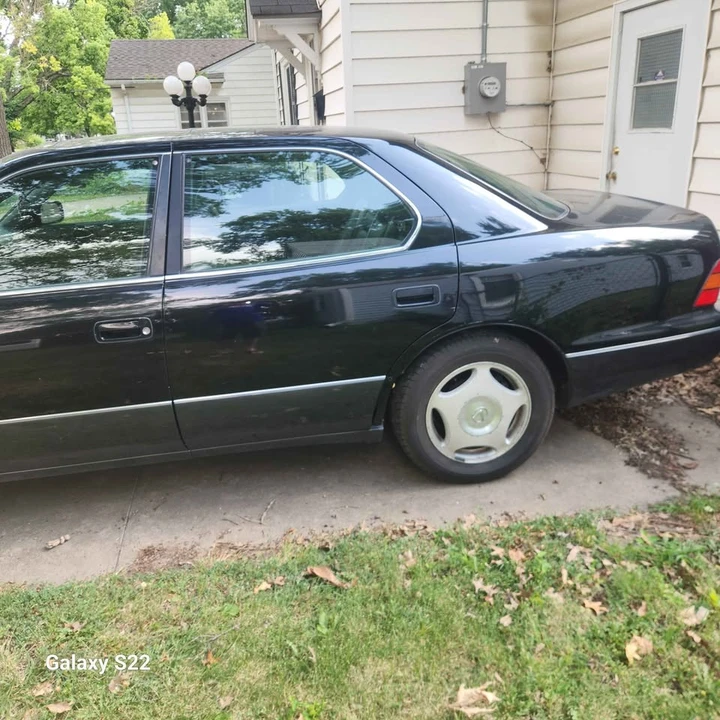 1998 Lexus LS 2nd Gen - Image 3 of 4