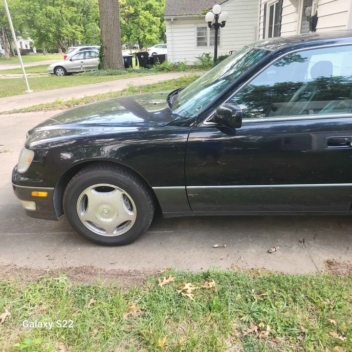 1998 Lexus LS 2nd Gen - Image 2 of 4