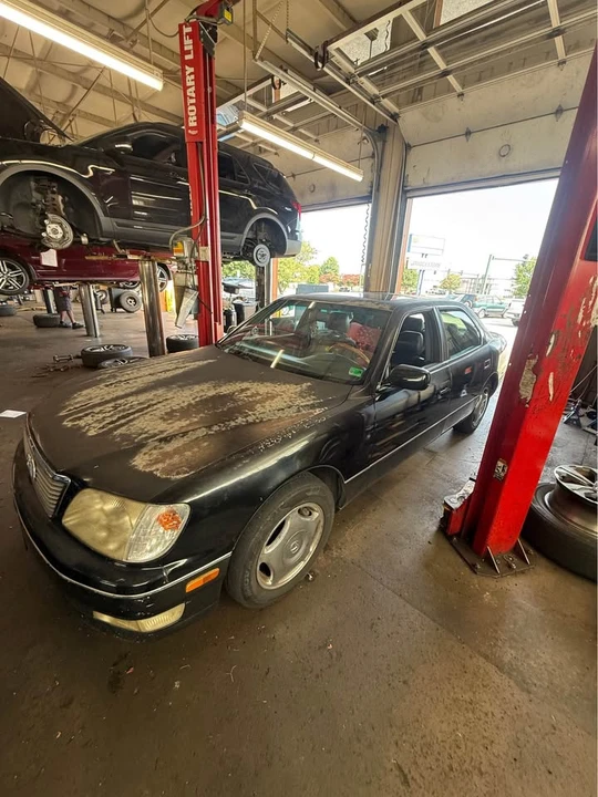 1998 Lexus LS 2nd Gen - Image 2 of 3