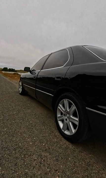 1998 Lexus LS 2nd Gen - Image 4 of 8