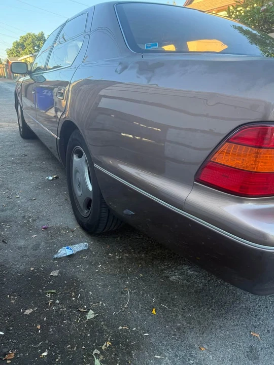 1998 Lexus LS 2nd Gen - Image 4 of 5