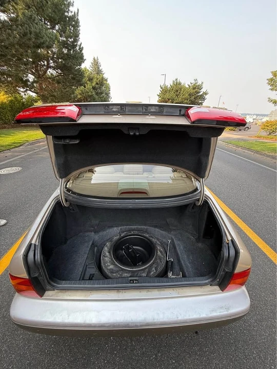 1998 Lexus LS 2nd Gen - Image 11 of 15