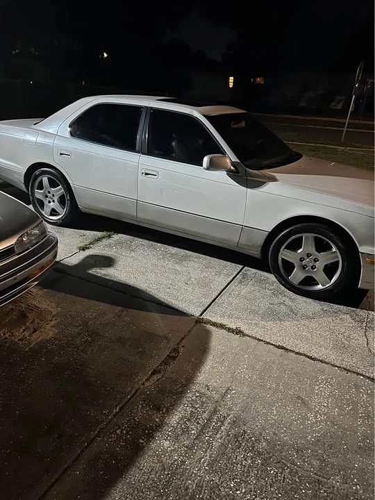 1998 Lexus LS 2nd Gen - Image 2 of 9