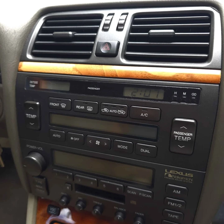 1998 Lexus LS 2nd Gen - Image 11 of 12