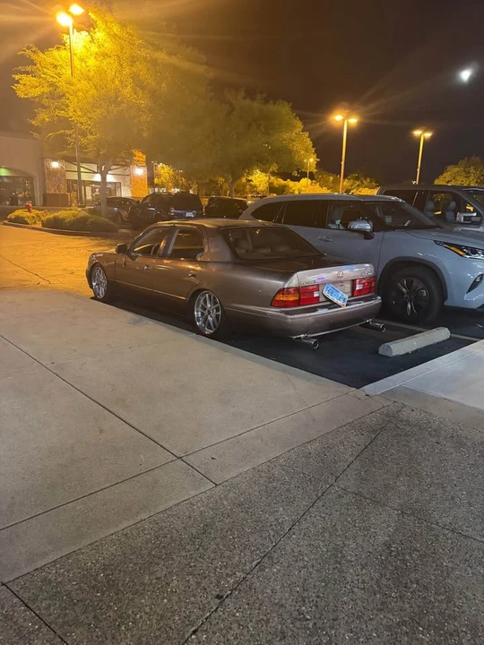 1998 Lexus LS 2nd Gen - Image 5 of 8